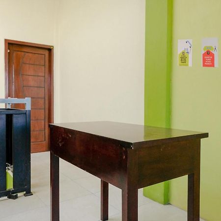 Zulfina Homestay Syariah Mitra Reddoorz Banyuwangi  Eksteriør billede