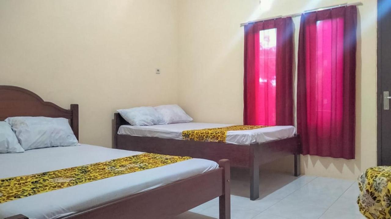 Zulfina Homestay Syariah Mitra Reddoorz Banyuwangi  Eksteriør billede