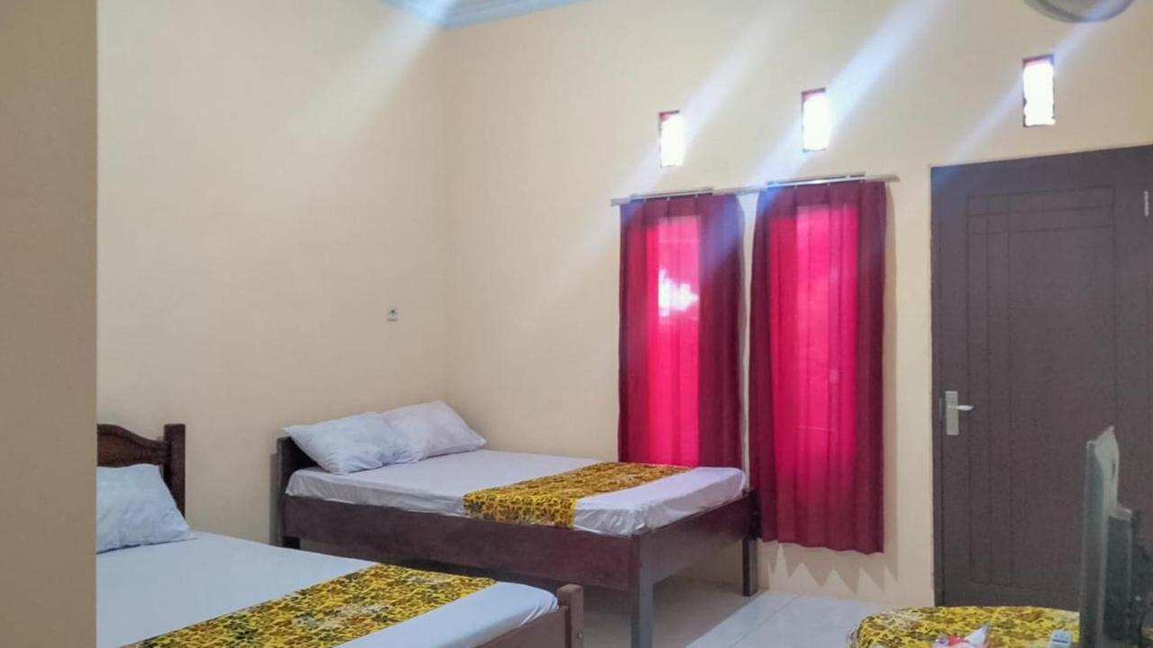 Zulfina Homestay Syariah Mitra Reddoorz Banyuwangi  Eksteriør billede