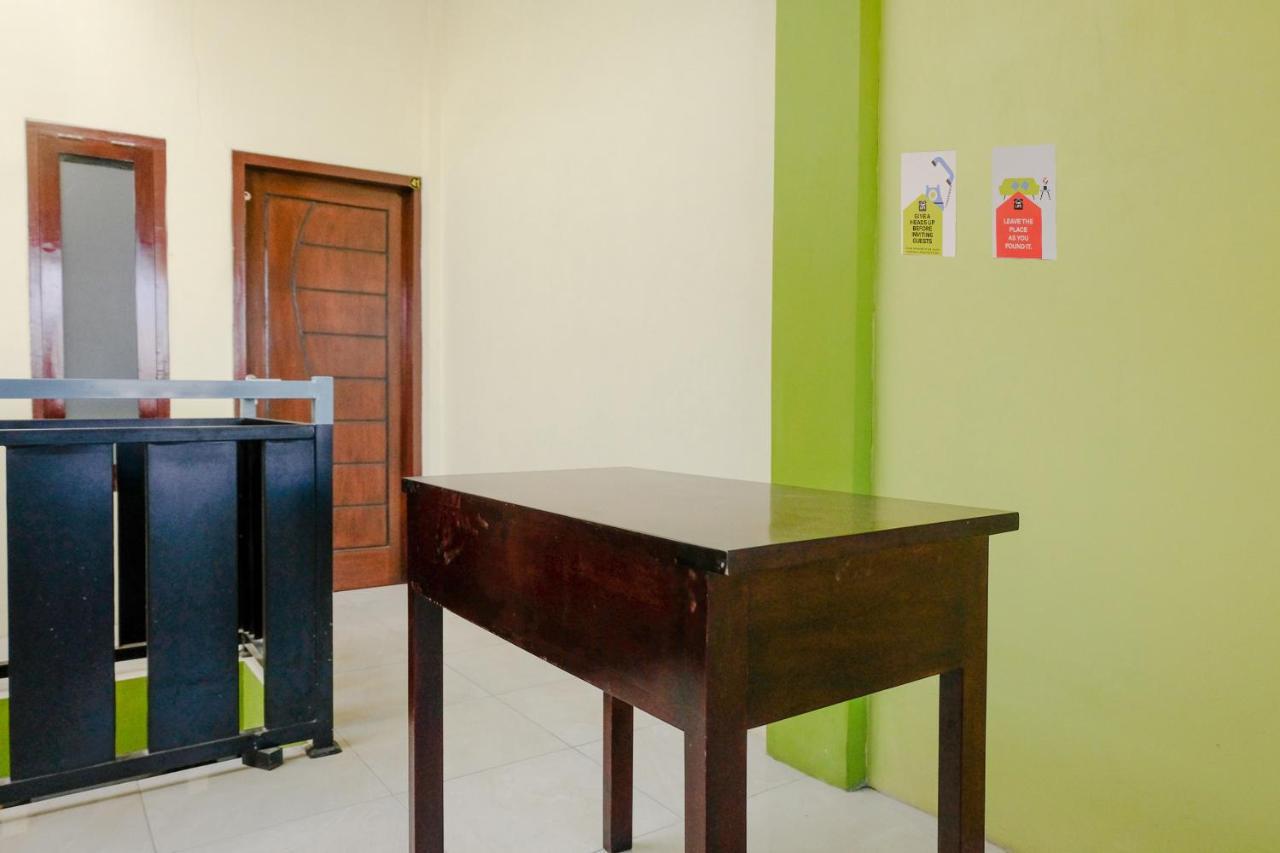 Zulfina Homestay Syariah Mitra Reddoorz Banyuwangi  Eksteriør billede