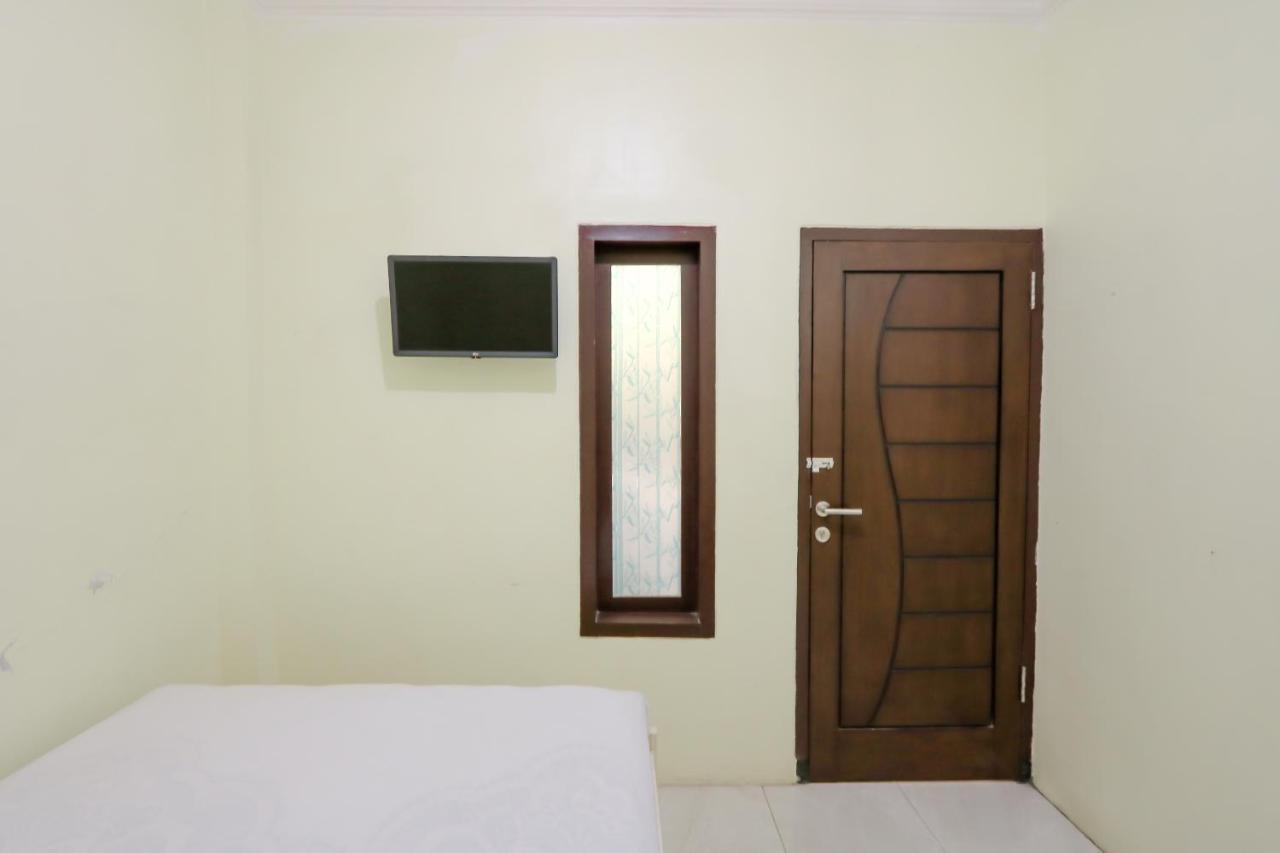 Zulfina Homestay Syariah Mitra Reddoorz Banyuwangi  Eksteriør billede