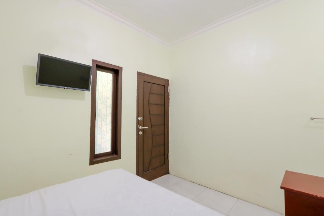 Zulfina Homestay Syariah Mitra Reddoorz Banyuwangi  Eksteriør billede