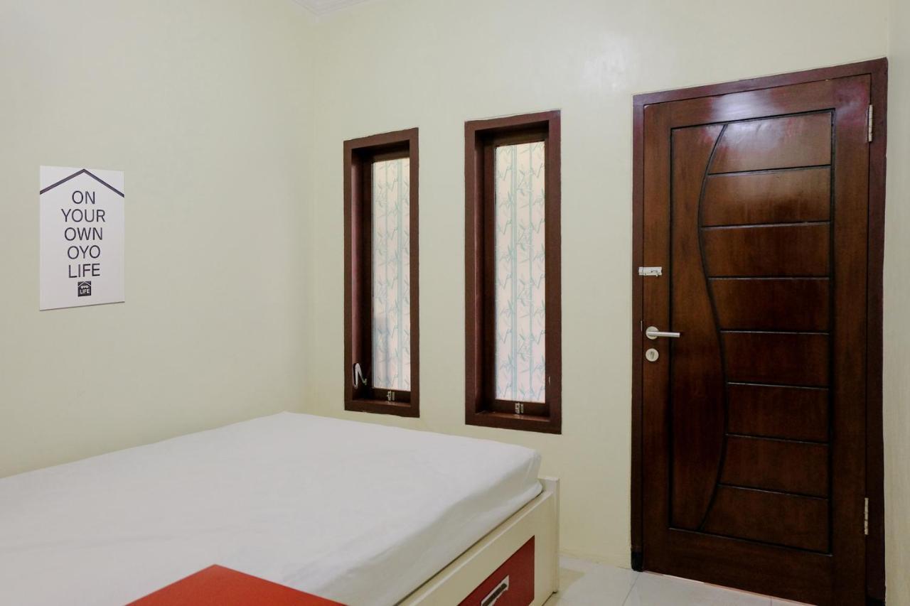Zulfina Homestay Syariah Mitra Reddoorz Banyuwangi  Eksteriør billede