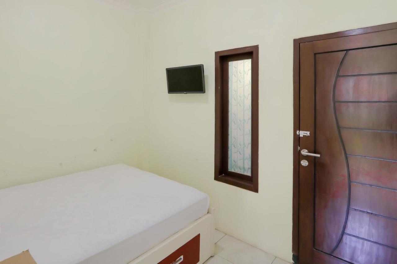 Zulfina Homestay Syariah Mitra Reddoorz Banyuwangi  Eksteriør billede