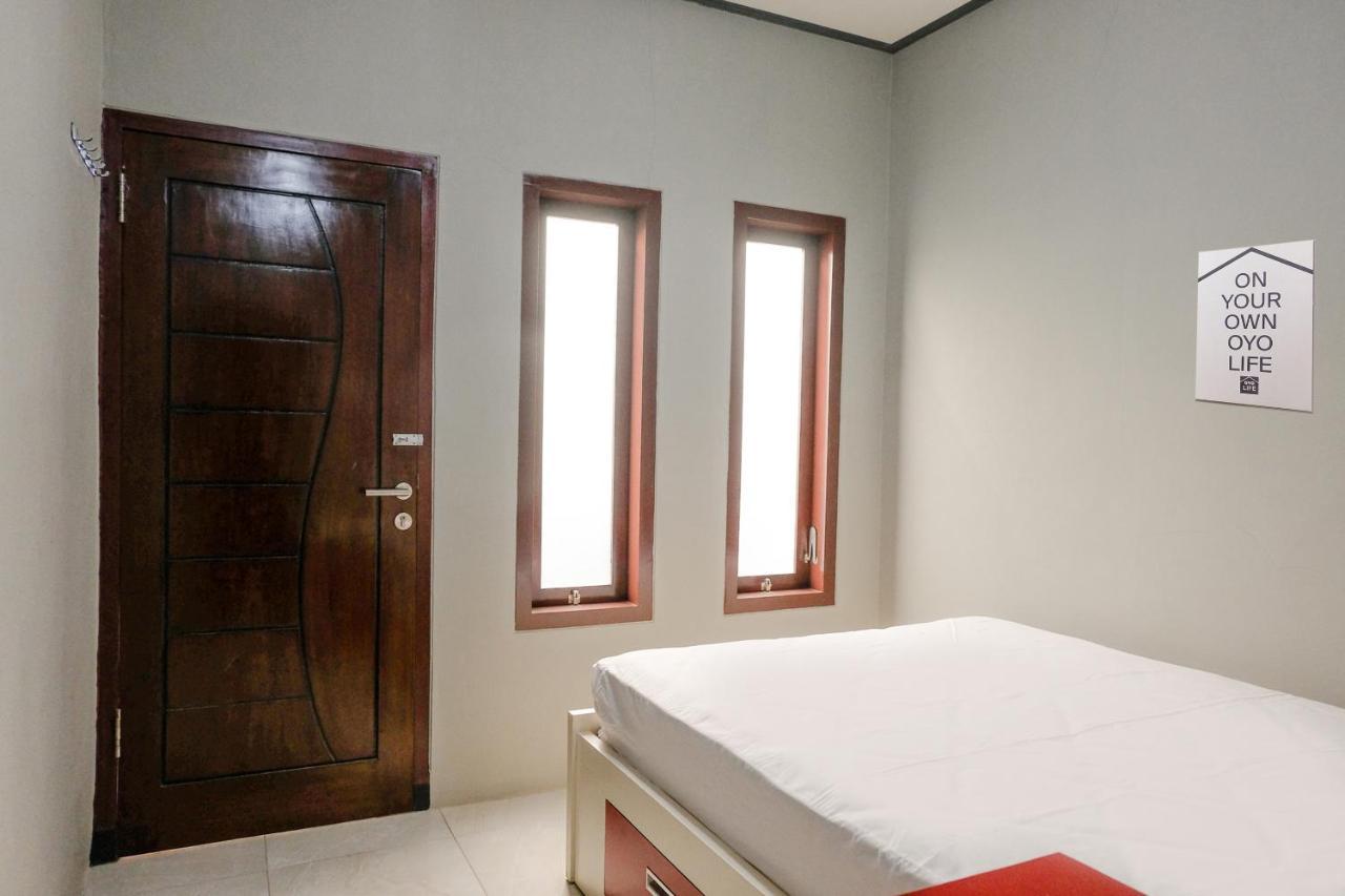 Zulfina Homestay Syariah Mitra Reddoorz Banyuwangi  Eksteriør billede